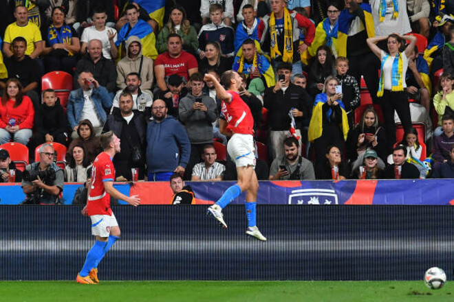 Millinin futbolçuları azarkeşlərə görə şoka düşüblər