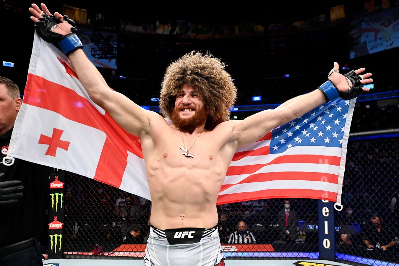 Gürcü UFC-nin çempionu oldu