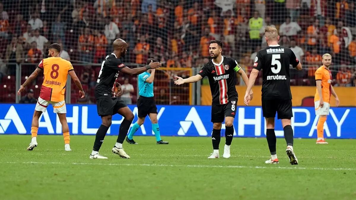 Mərkəzdən "Qalatasaray"ın qapısına vurulan möhtəşəm qol - VİDEO