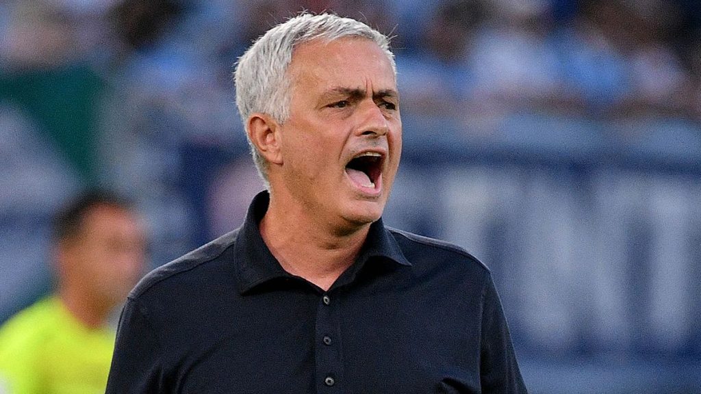 Mourinyo: Xal itirən bizik, onlar yox
