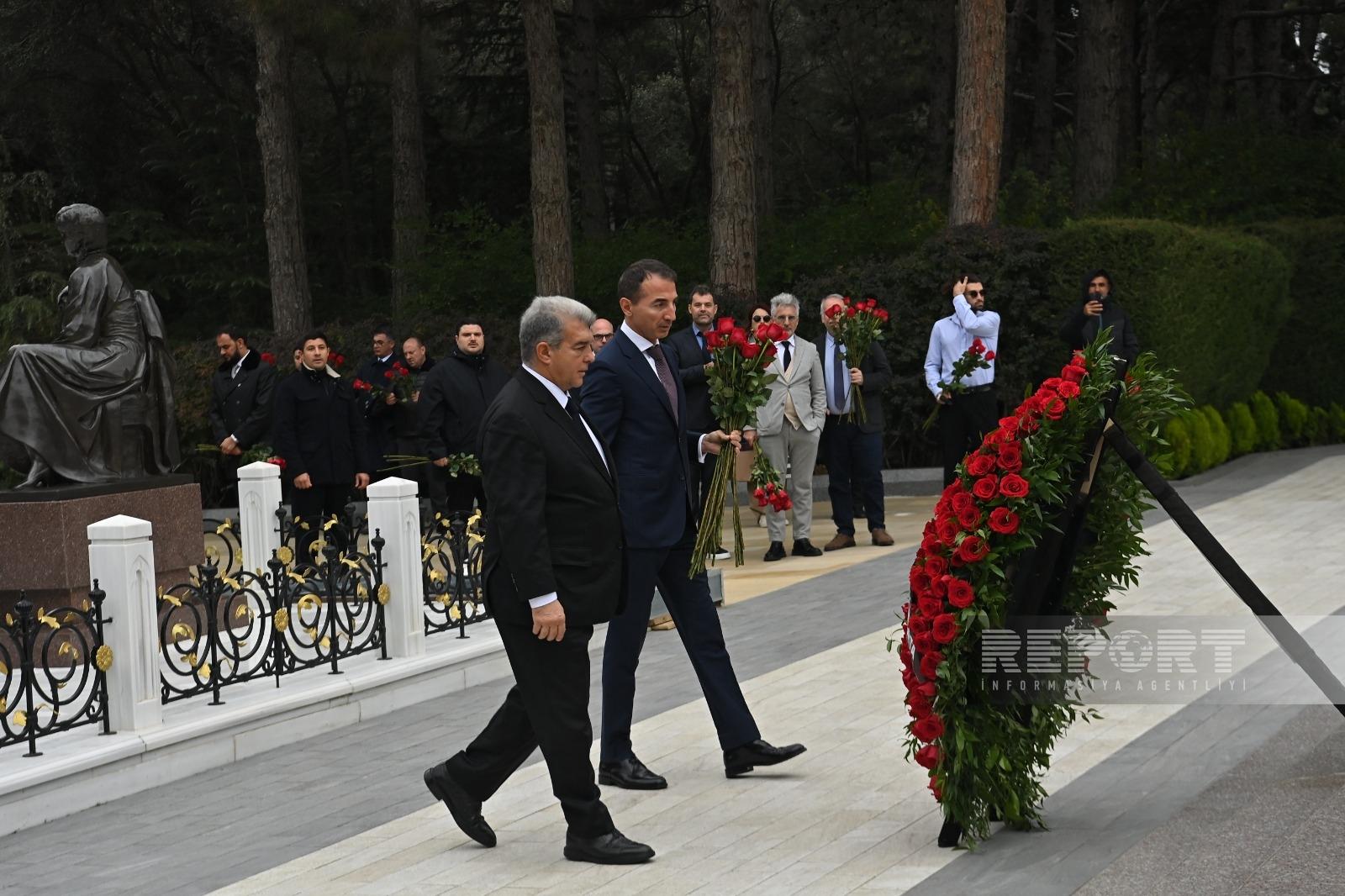 "Barselona" prezidenti Heydər Əliyevin məzarını ziyarət etdi