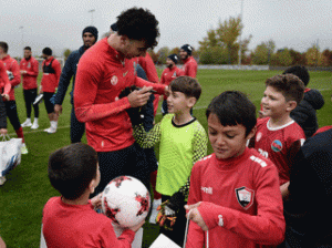 Millinin futbolçuları Qəbələdə yeniyetmələrlə görüşdü