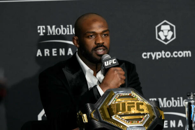 UFC əfsanəsi tituldan imtina edir – Görün nəyə görə