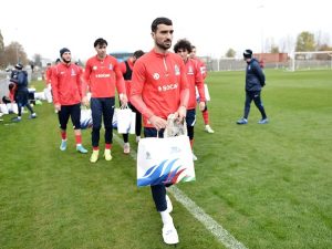 Millinin futbolçuları Qəbələdə yeniyetmələrlə görüşdü