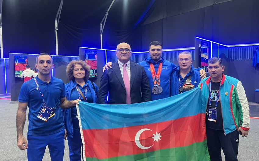 Dadaşbəylidən DÇ-də gümüş medal