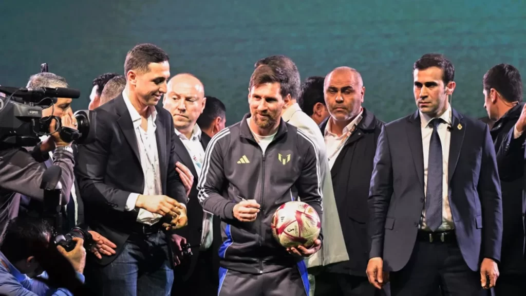 Messi və Suaresin imzaladığı məhsullar Bakıda fantastik qiymətə satışa çıxarıldı - FOTO