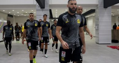 Bu məşhur qəflətən paltardəyişmə otağına girdi, Benzema şoka düşdü – VİDEO