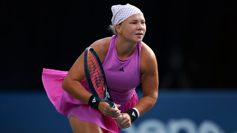 Rus tennisçi oyun zamanı anasını tribunadan qovdu – Səbəb bəllidir