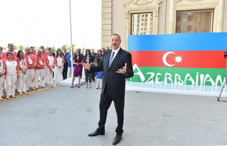 İlham Əliyev “Xizək klubu” binasının tikintisi ilə tanış olub