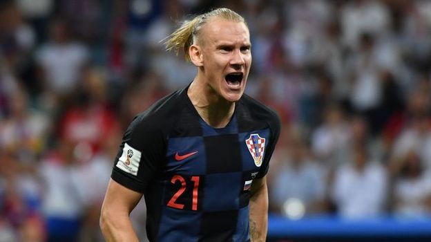 Məşhur futbolçu həyat yoldaşına lüks avtomobil bağışladı – FOTO