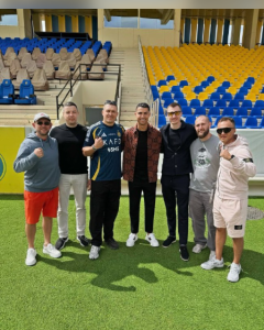 Ronaldo onunla görüşdü: Böyük çempionla isti söhbət – FOTO 5 Ronaldo onunla görüşdü: Böyük çempionla isti söhbət – FOTO