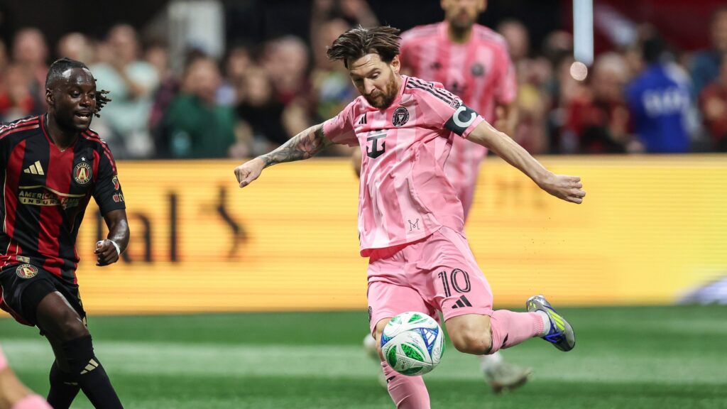 Messi əfsanə ilə formasını dəyişdi - FOTOLAR