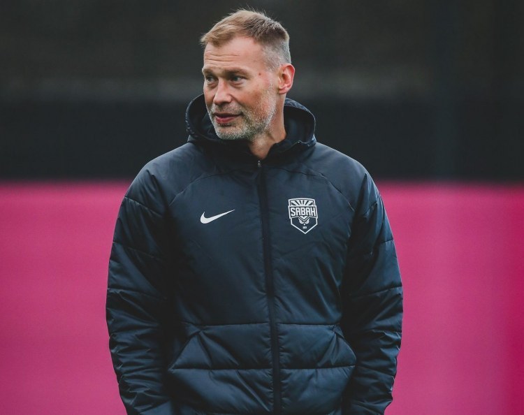 Vasili Berezutski: "Hakim futbolla əlaqəsi olmayan qırmızı vərəqə göstərdi"