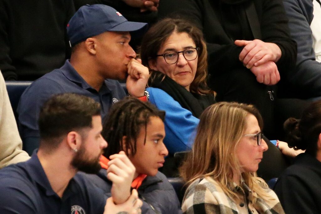 Mbappe bu dəfə anası ilə birləşib PSJ-ni məhkəməyə verdi