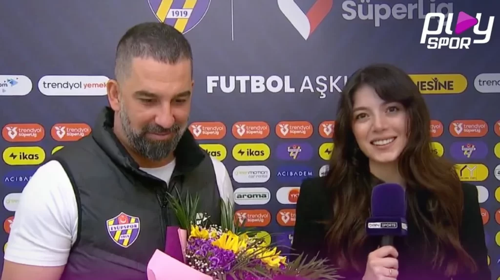 Arda Turan hamilə jurnalisti belə təbrik etdi – VİDEO