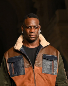 Balotelli Parisdə podiuma çıxdı – FOTO 3 Balotelli Parisdə podiuma çıxdı – FOTO