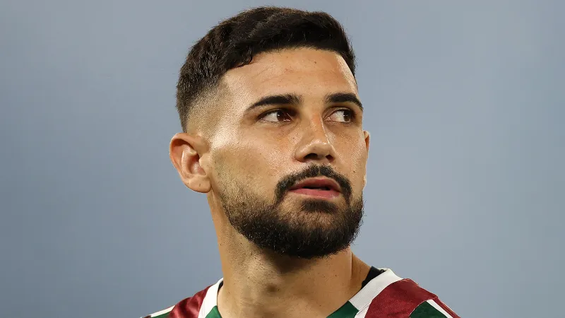 KDÇ-də qeyri-adi hadisə: Futbolçunun otağına gizlicə girdi