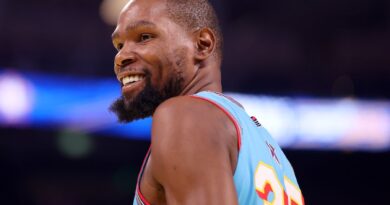 NBA-da süpriz transfer: Ulduz oyunçu klubunu dəyişdi