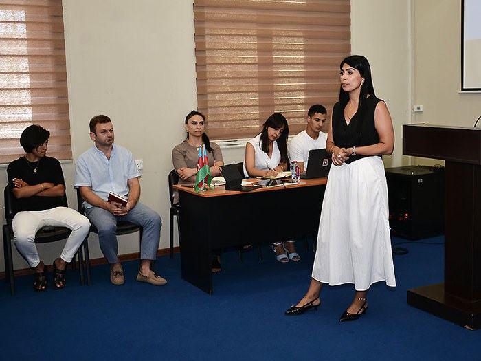 Qızlar liqalarının komandaları ilə görüş keçirildi