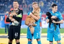 Bu klubun futbolçuları meydana niyə itlərlə çıxıb? – VİDEO/FOTO