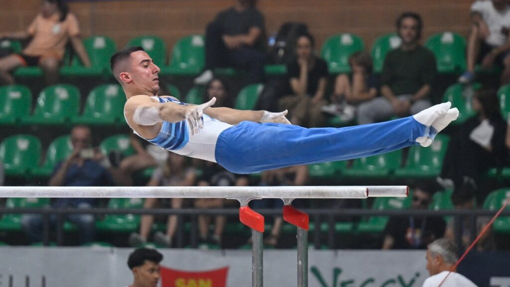 Yarış zamanı yıxılan gimnastın boynu qırıldı, komaya düşdü