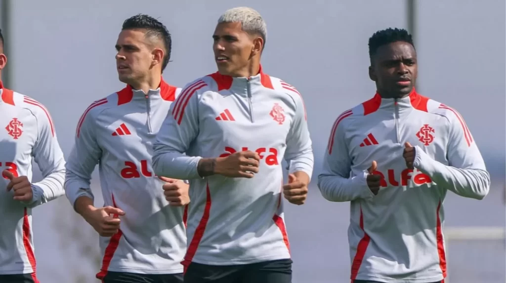 Qalmaqal: Qadın fanat komandanın 4 futbolçusu ilə...