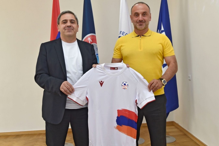Ermənistan yığmasında yeni baş məşqçi