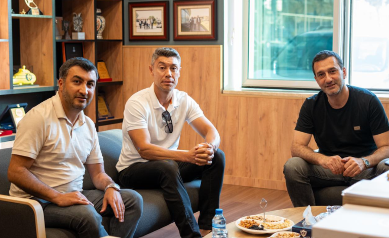 “Qarabağ” rəsmiləri Portuqaliya klubunun nümayəndəsi ilə görüşdü