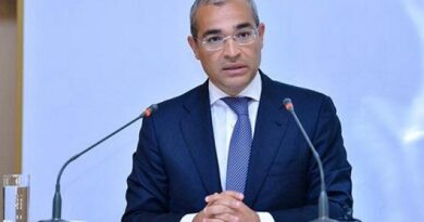 Mikayıl Cabbarov dünya çempionatında medal qazanan güləşçiləri təbrik etdi