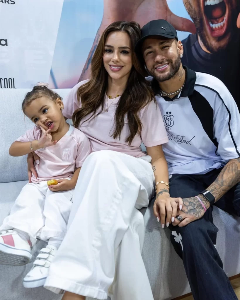 Neymarın həyat yoldaşı futbolda bu qaydaya qarşı çıxdı