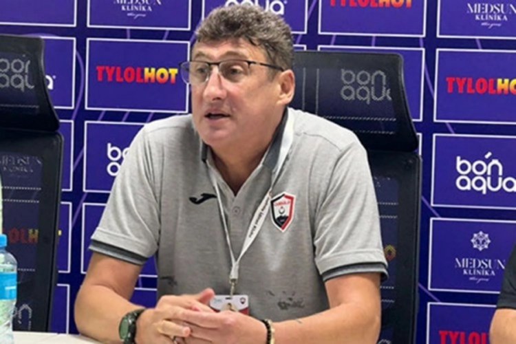 Kaxaber Tsxadadze : "Belə meydançada müasir futbol oynamaq çətindir"