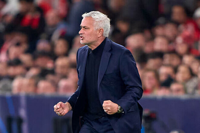 Mourinyonu müdafiə etdi: qaradərili futbolçular üçün...