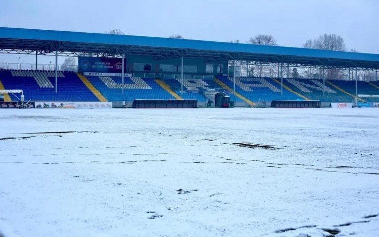 Tovuz stadionu qara büründü
