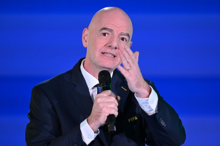 İnfantino qəzəbləndi: Niyə ancaq futbol?