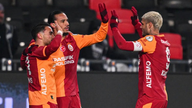 “Qalatasaray” darmadağınla finalda