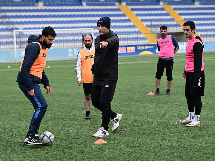 AFFA-nın məşqçi kurslarının ikinci günü nəzəri və praktiki sessiyalarla davam edib