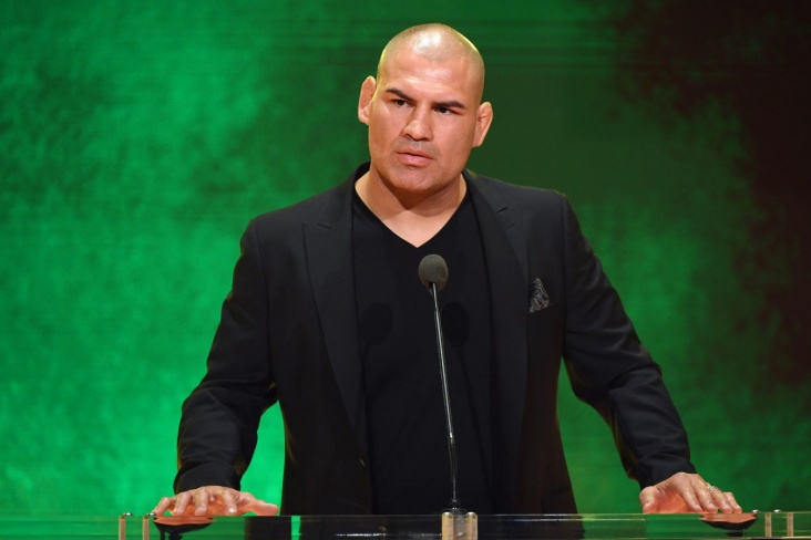 UFC çempionu həbsxanadan çıxdı