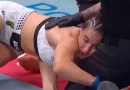 UFC-də qadın döyüşçü özünü itirdi, hakimlə... - VİDEO
