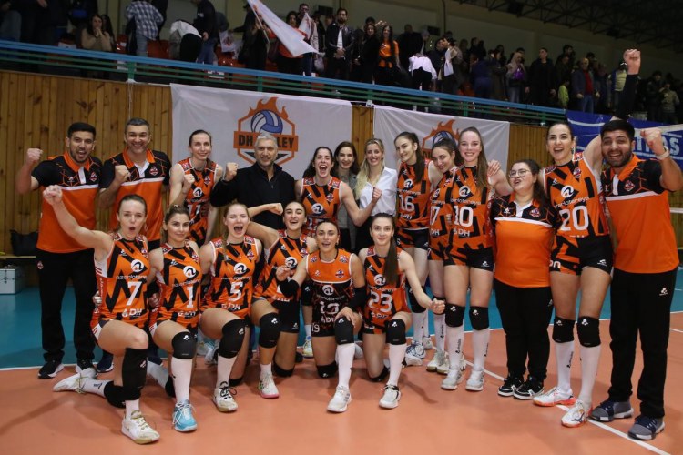 “DH Volley” komandası pley-off mərhələsinə vəsiqə qazandı