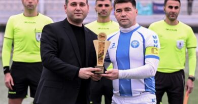 Bölgə klubunun futbolçusu mükafatlandırıldı