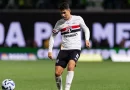 İnfarkt keçirən məşhur futbolçu karyerasını bitirdi