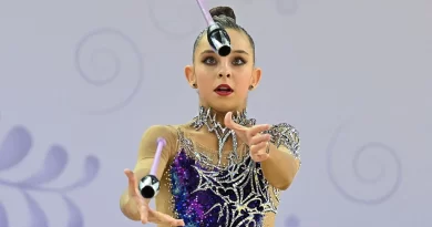 Rusiyalı gimnast Fərid Qayıbovun əlini sıxmaqdan imtina etdi – VİDEO