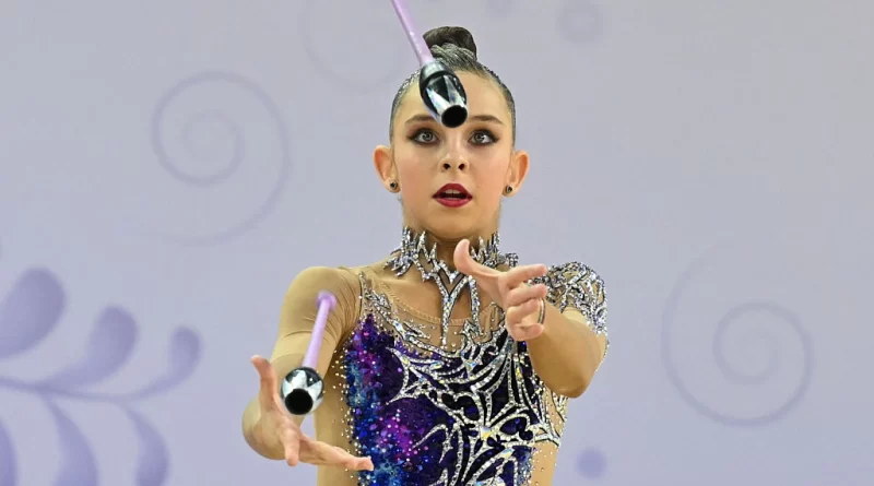 Rusiyalı gimnast Fərid Qayıbovun əlini sıxmaqdan imtina etdi – VİDEO