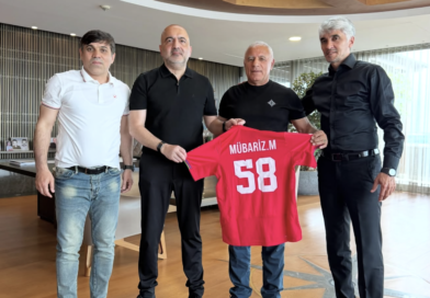 Mübariz Mənsimov “Xəzər Lənkəran”ın əfsanələri ilə görüşdü – FOTO