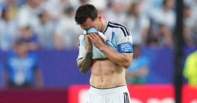 Atasının durumu ağırdır – Messi ona görə ağlayıb