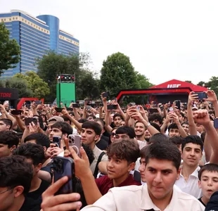 UFC döyüşçüləri Bakıda azarkeşlərlə görüşüblər