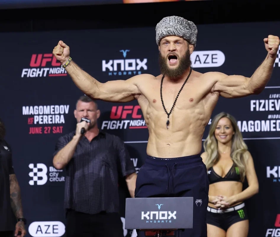 UFC Bakı: Rafael Fiziyev qələbə qazandı