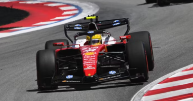 Təəssüf ki, məndə ağ rəngdədir – Hemilton “Ferrari”də nədən məmnun deyil?