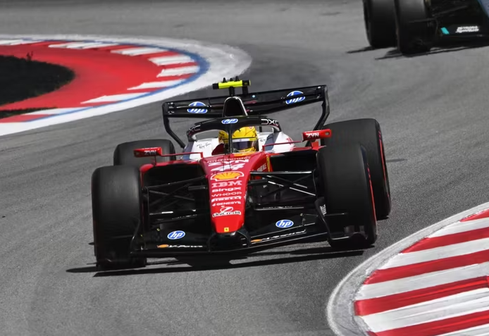 Təəssüf ki, məndə ağ rəngdədir – Hemilton “Ferrari”də nədən məmnun deyil?