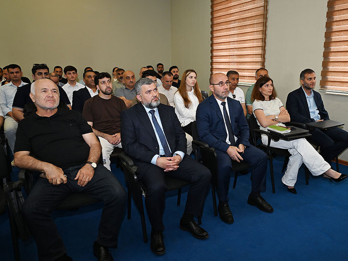 Klublara lisenziyalar təqdim olundu